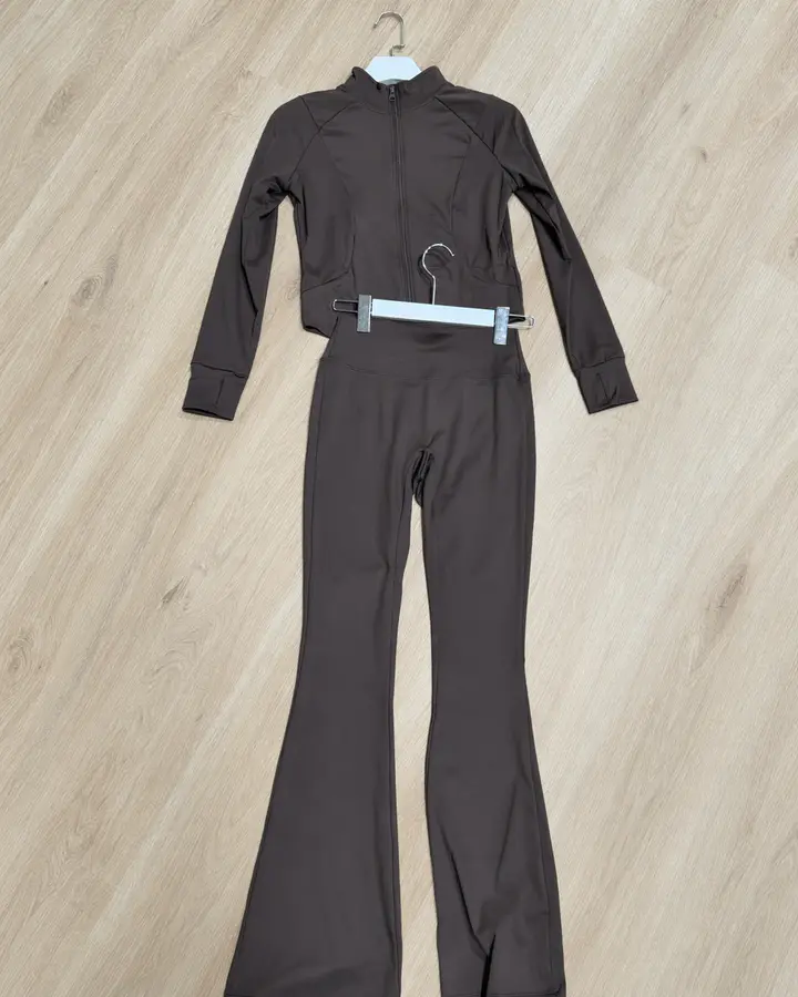 Modello JC1017 marrone