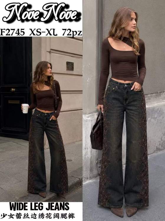 Jeans a gamba larga con bordo in pizzo e ricami