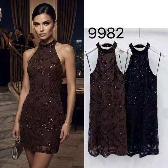 Abito corto con paillettes e collo alto