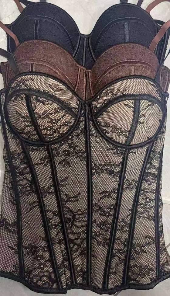 Body effetto corsetto in pizzo