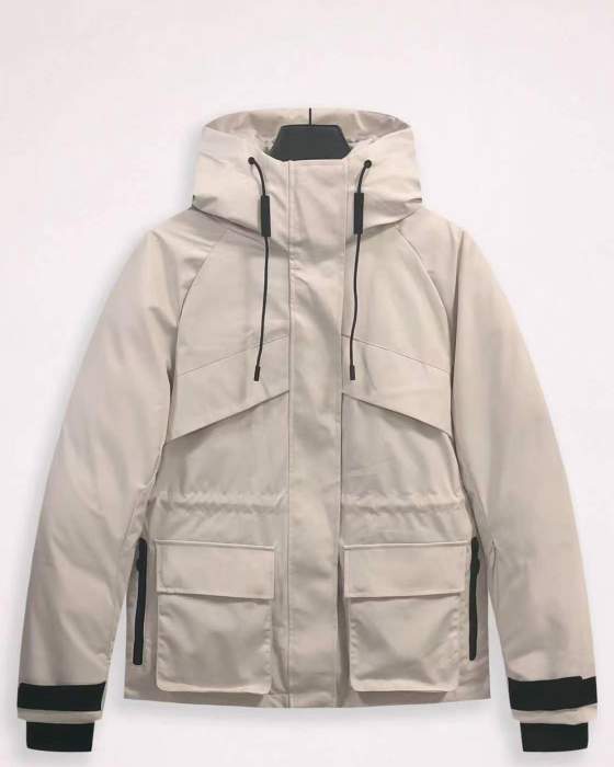 Giacca con cappuccio, coulisse e tasche con patta — Beige