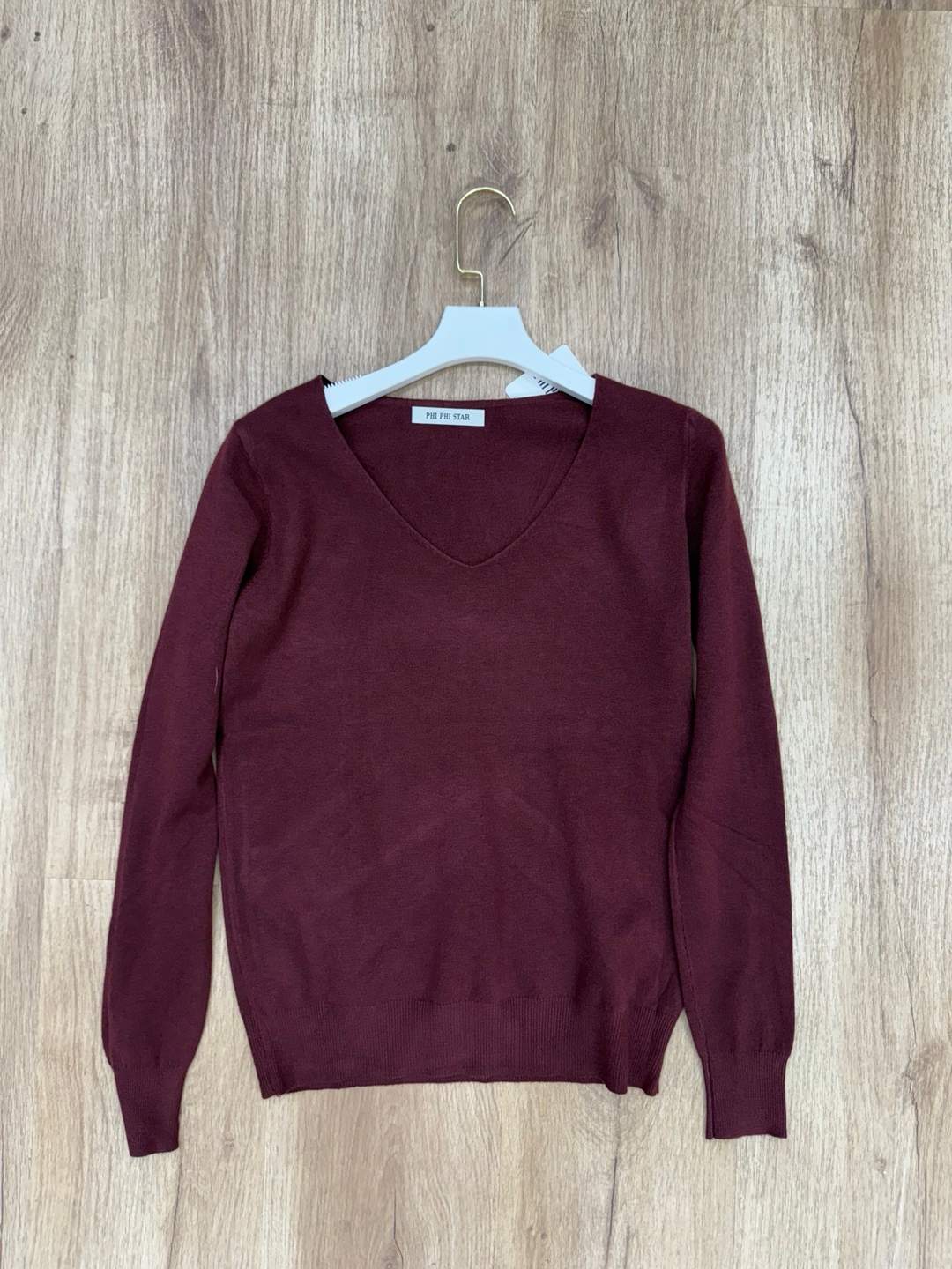 Maglia bordeaux a maniche lunghe con scollo a V