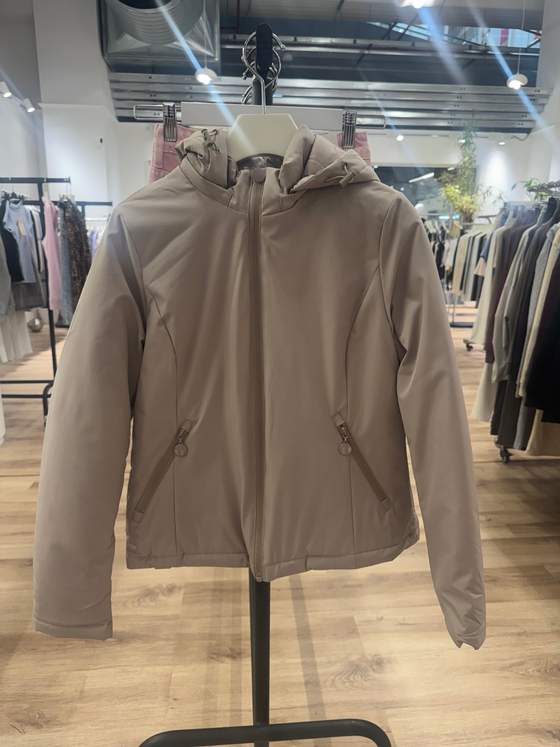 Giacca leggera con cappuccio e zip
