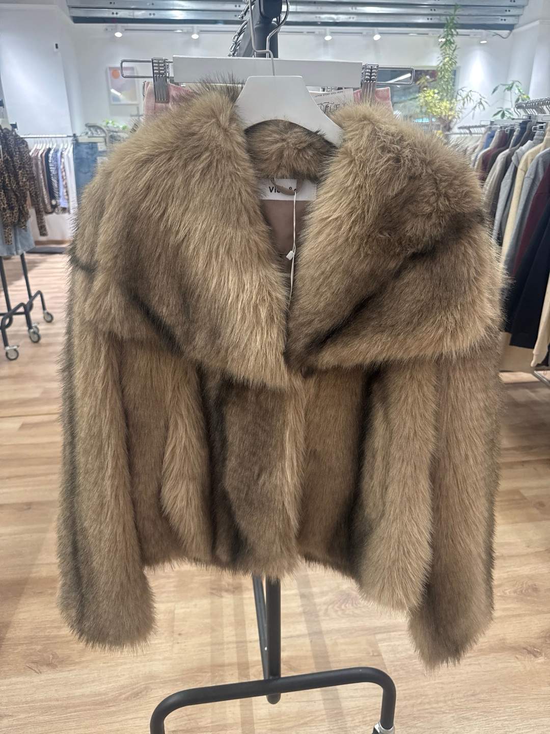 Giacca corta kaki effetto peluche con ampio rever
