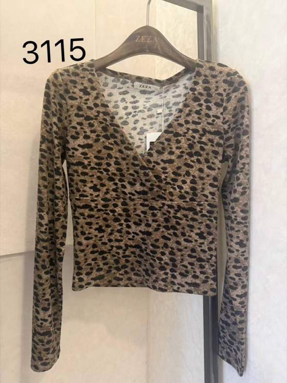 Maglia leopardata a maniche lunghe con scollo a V