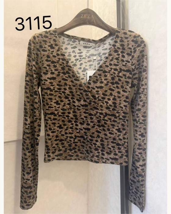 Maglia leopardata a maniche lunghe con scollo a V