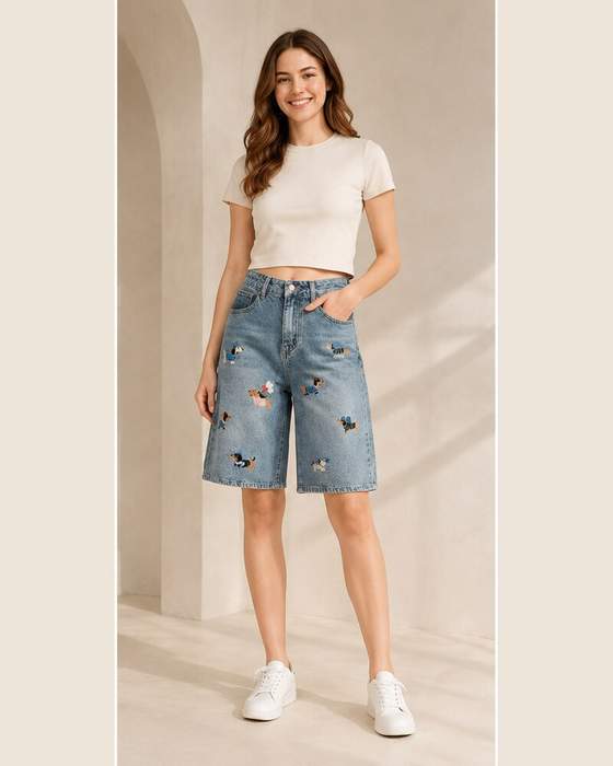 Bermuda in denim con applicazioni