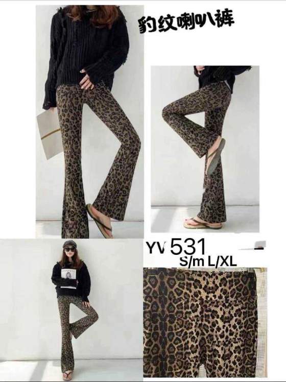 Pantaloni a zampa leopardati