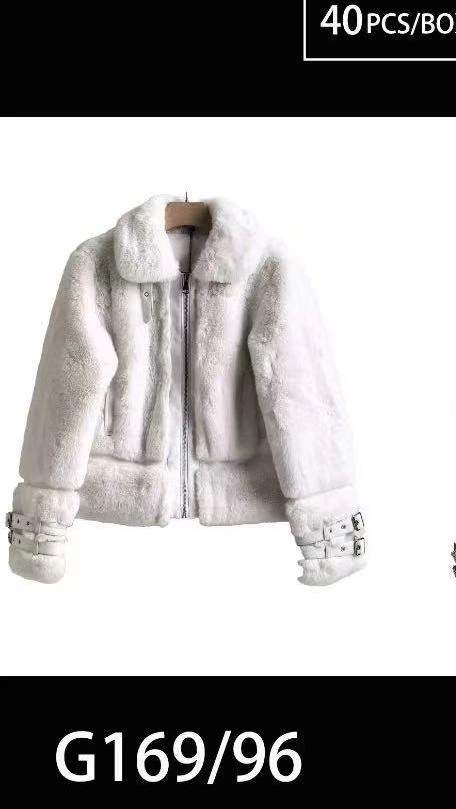 Giacca corta bianca effetto peluche