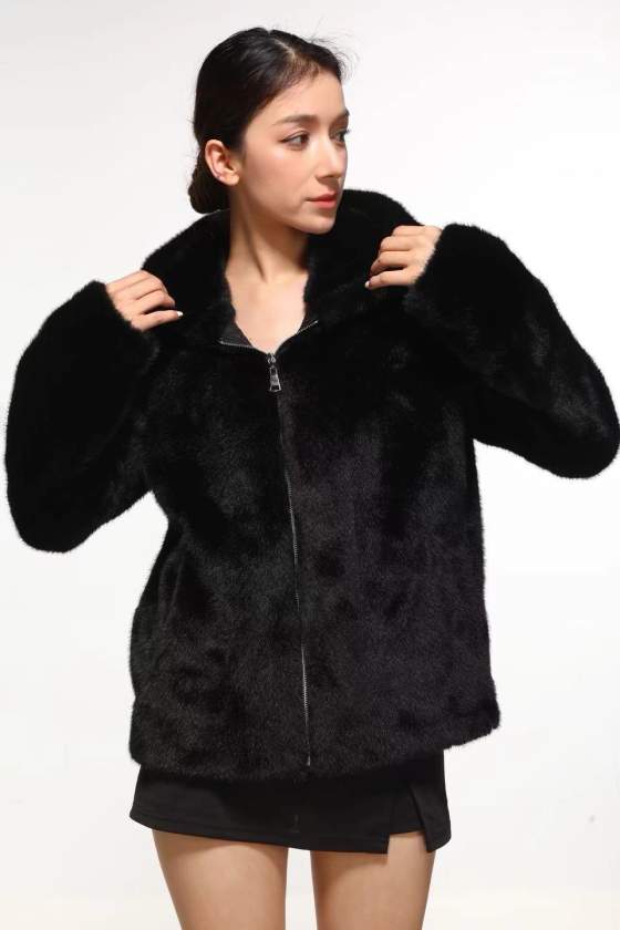 Giacca donna effetto pelliccia con zip nera