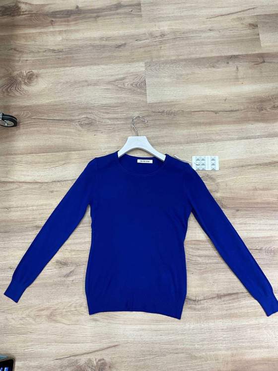 Maglia blu royal a maniche lunghe con girocollo