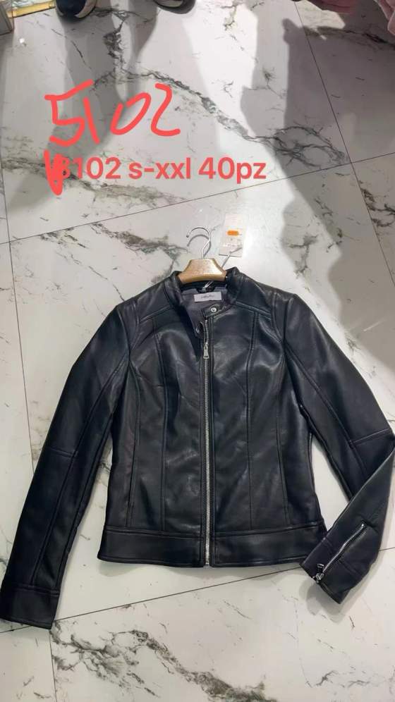 Giacca effetto pelle con zip