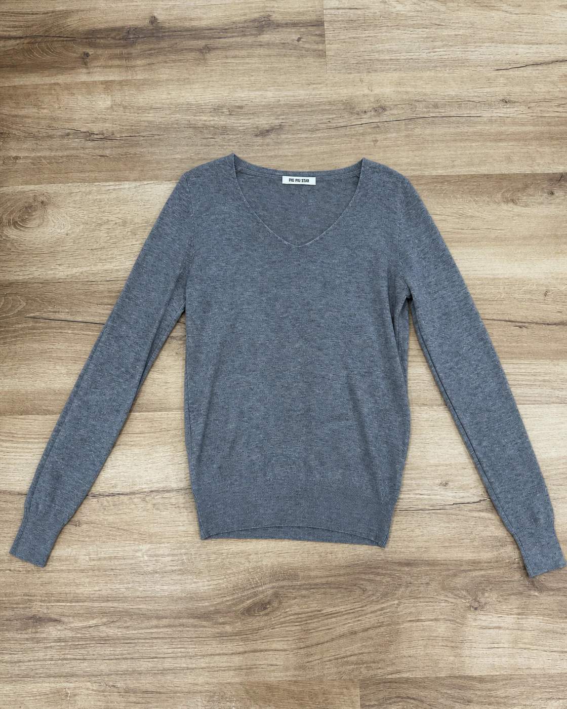 Maglia donna a maniche lunghe con scollo a V