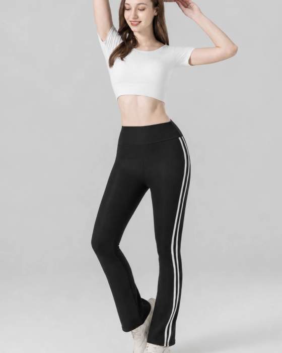 Completo sportivo donna con top corto e pantaloni svasati
