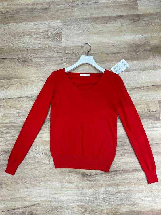 Maglia rossa con scollo a V