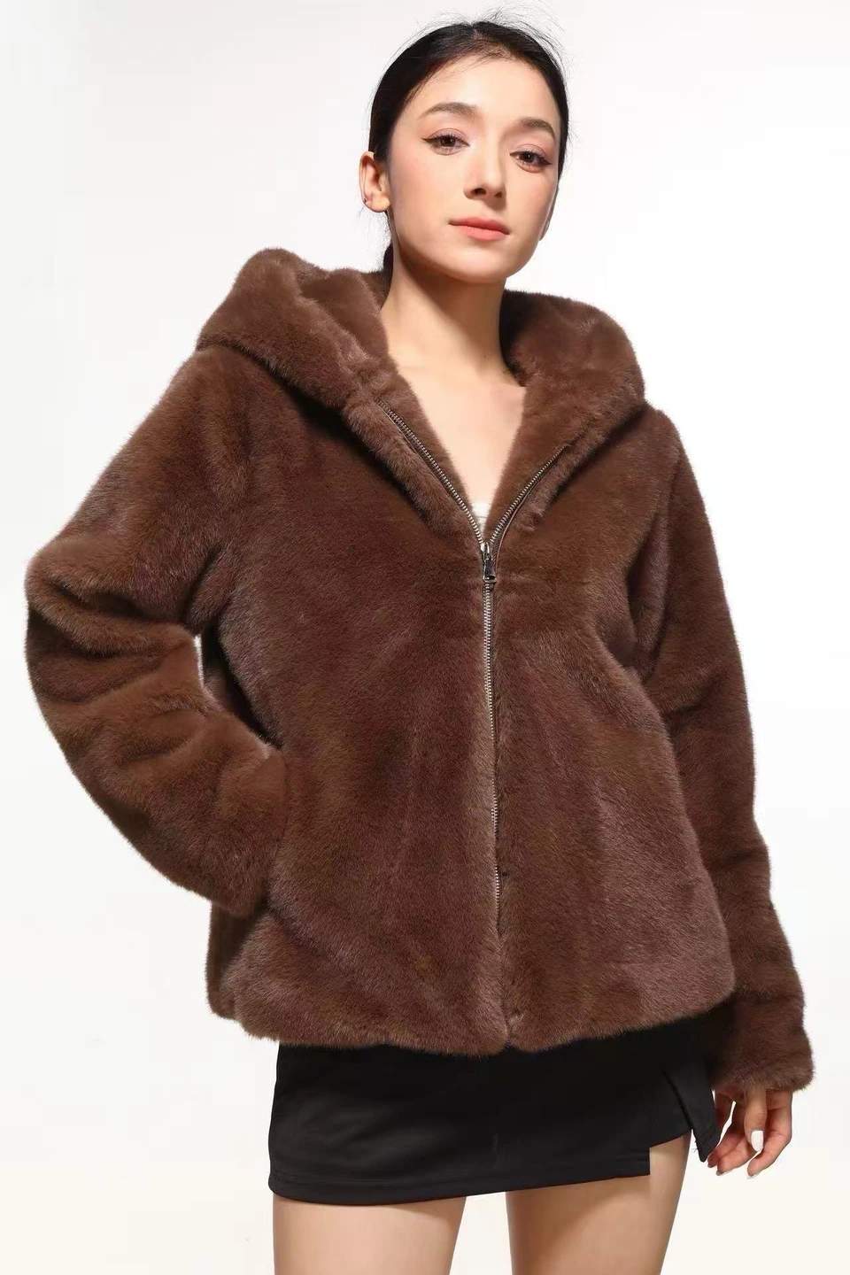 Giacca con cappuccio effetto pelliccia marrone