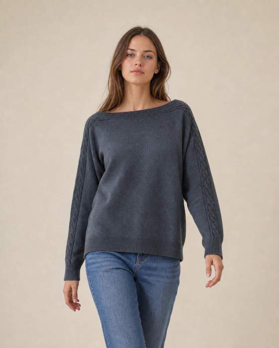 Maglia morbida con maniche a treccia