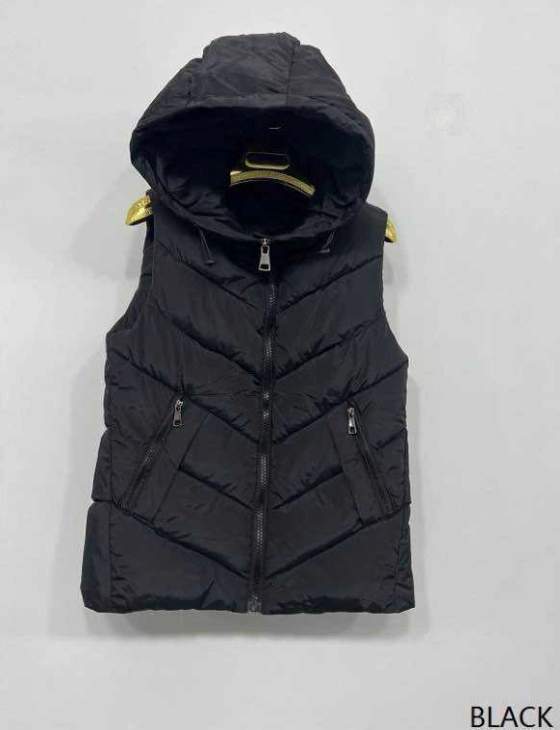 Gilet imbottito con cappuccio