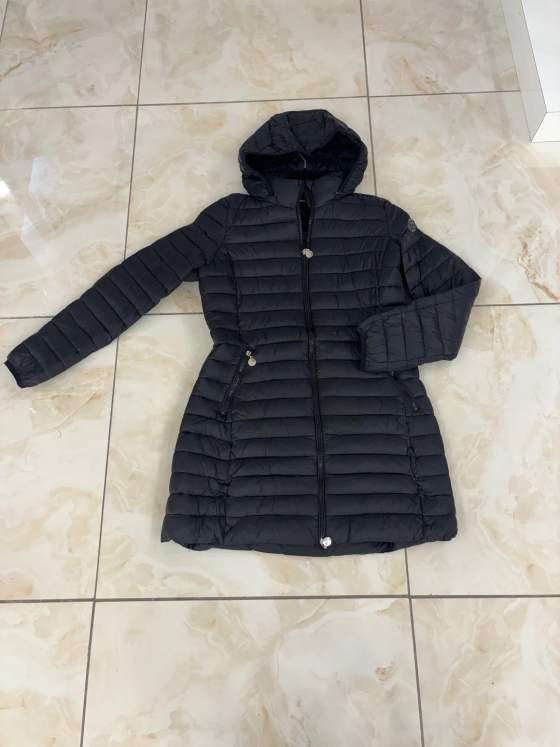 Cappotto lungo nero trapuntato con cappuccio