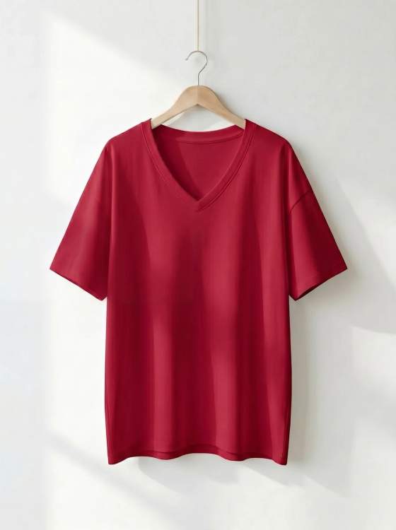 T-shirt bordeaux con scollo a V