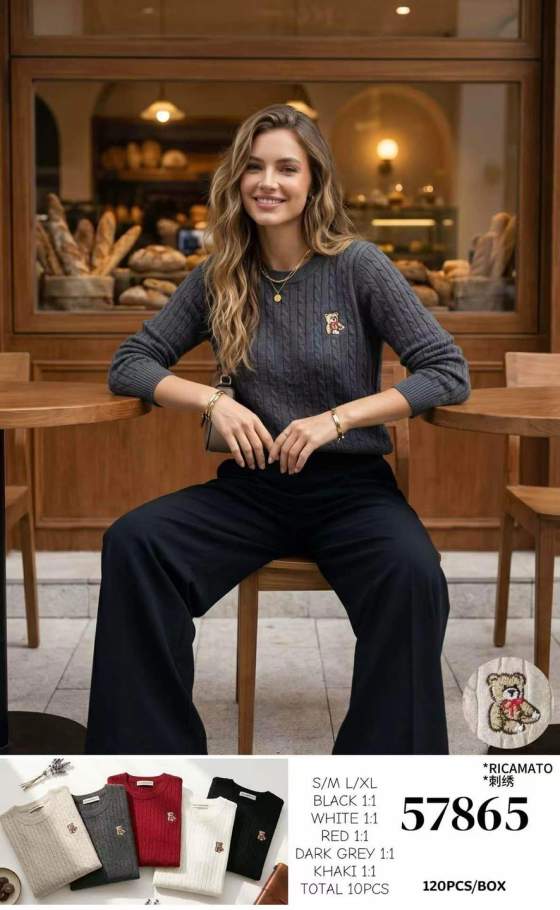 Maglione a trecce con ricamo orsacchiotto