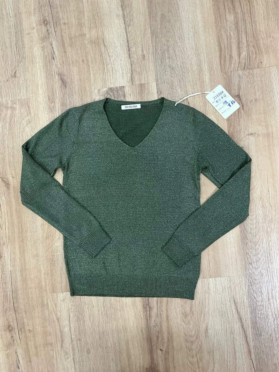 Maglia donna in maglia con scollo a V e finitura brillante