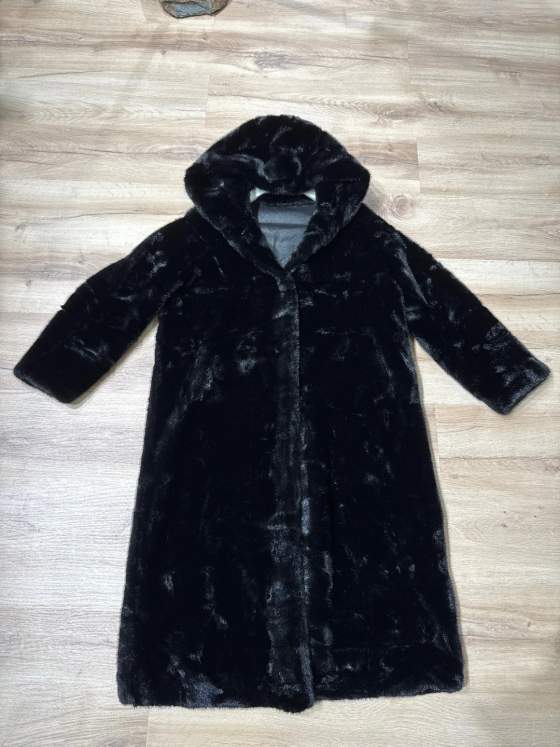 Cappotto lungo nero con cappuccio