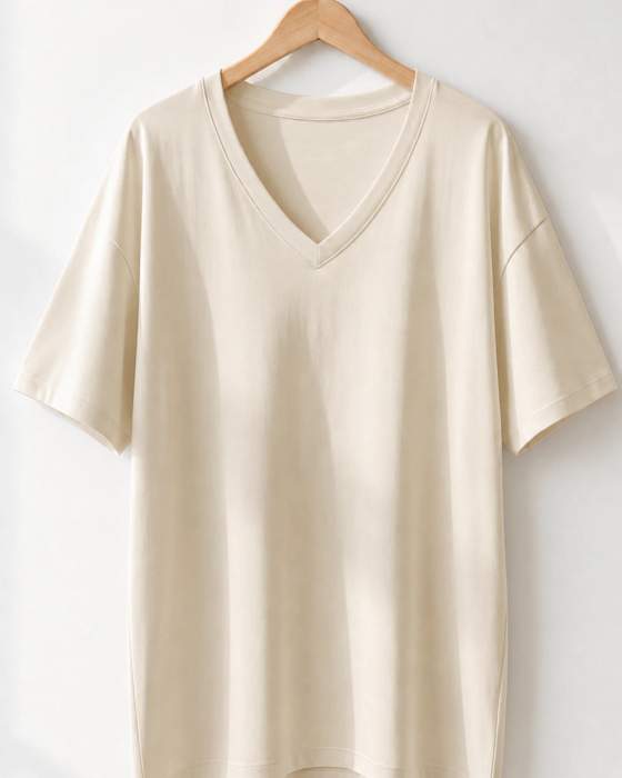T-shirt panna da donna con scollo a V