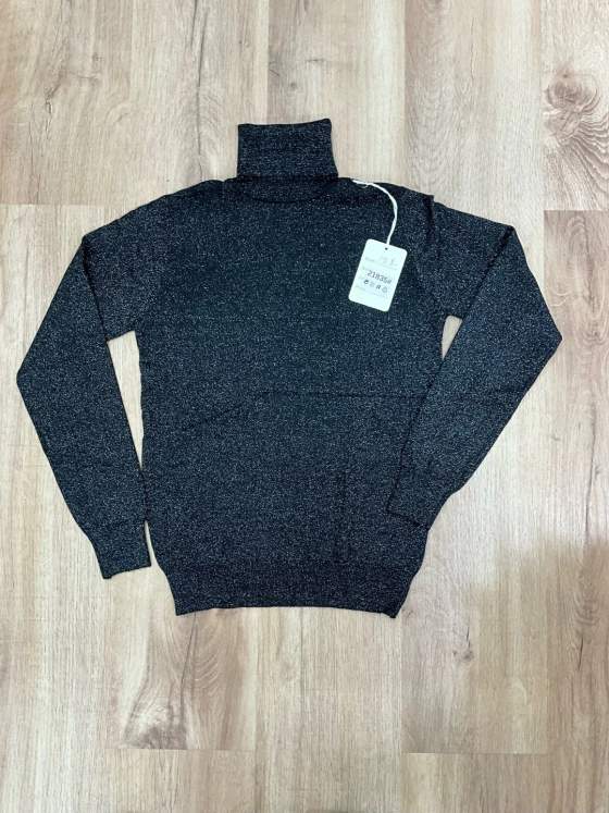 Maglia nera a collo alto