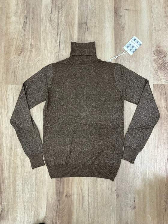 Maglione a collo alto color caffè