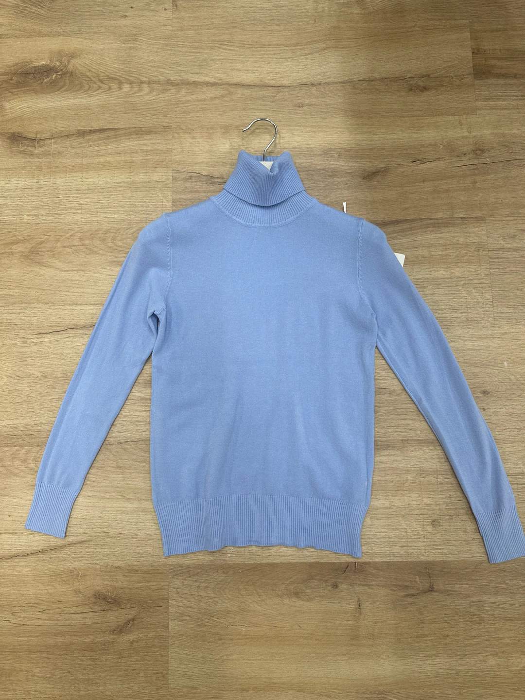 Maglia azzurra a collo alto