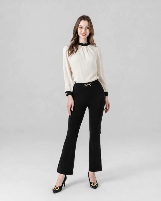 Pantaloni neri a gamba ampia