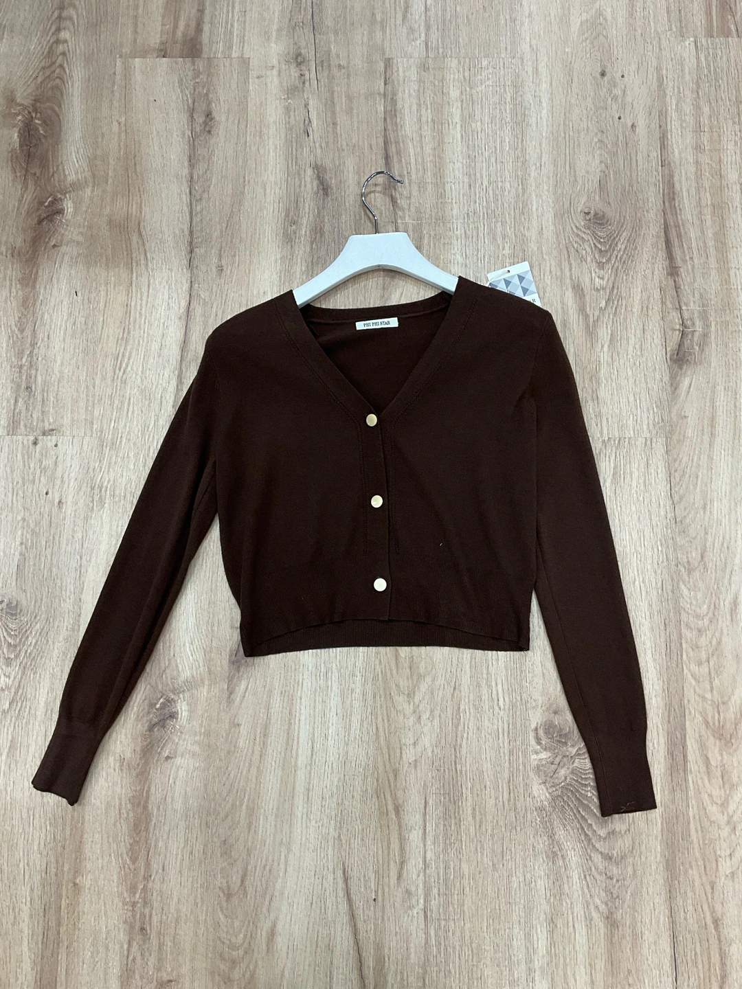Cardigan corto con bottoni