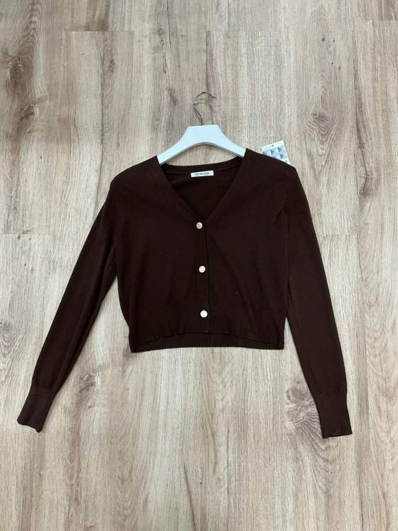 Cardigan corto con bottoni