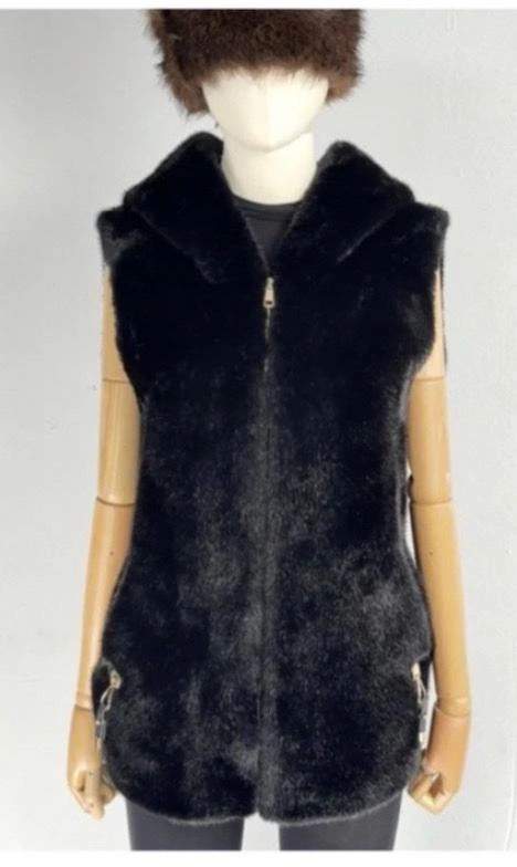 Gilet smanicato con cappuccio