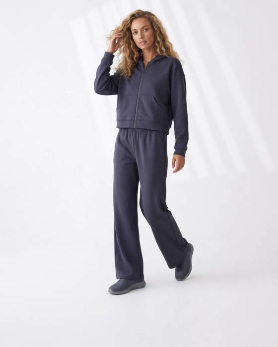 Completo sportivo con felpa e pantaloni