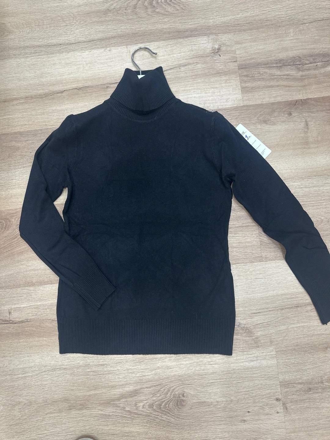 Maglia nera a collo alto