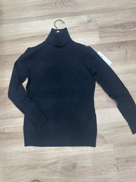 Maglia nera a collo alto