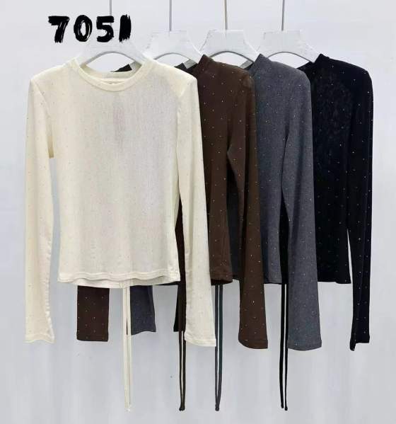 Maglia donna a manica lunga e girocollo