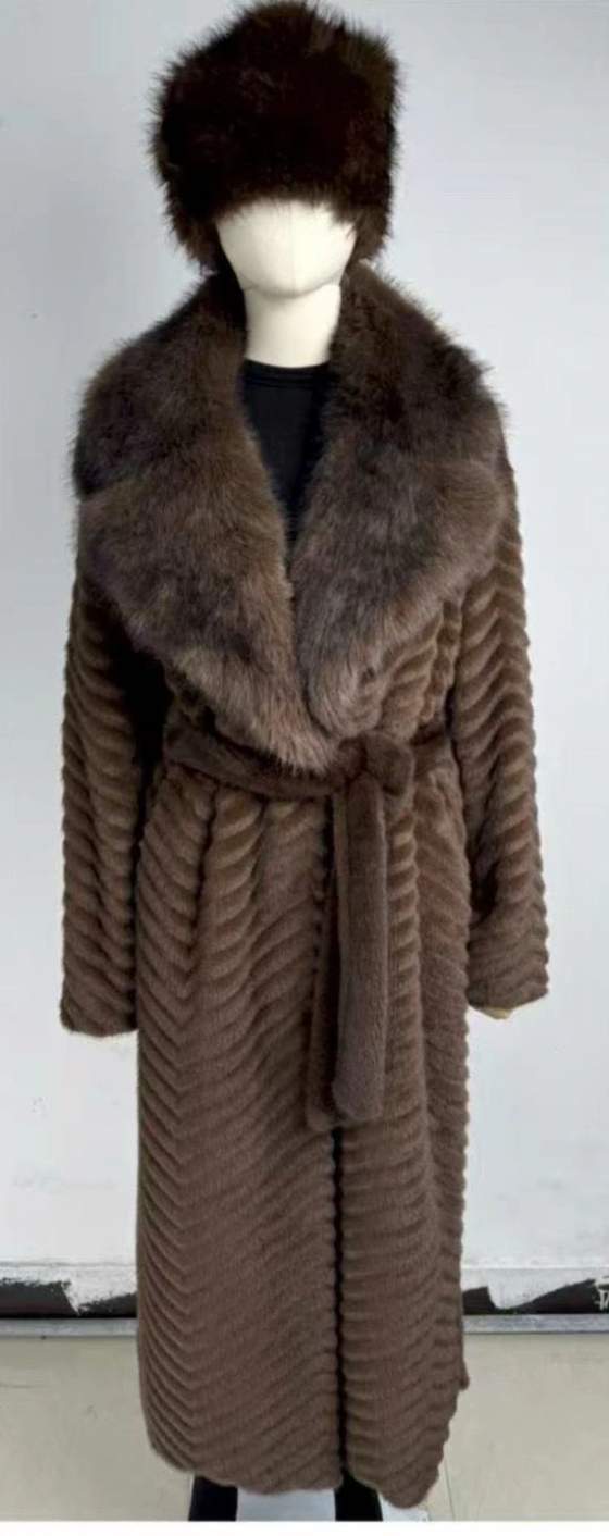 Cappotto lungo con collo effetto pelliccia