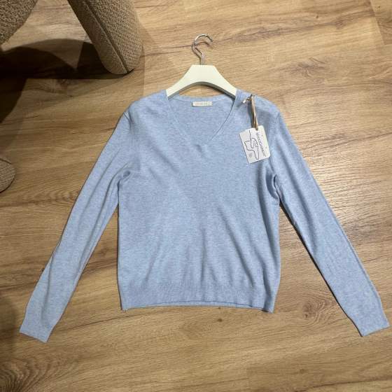 Maglia azzurra a maniche lunghe con scollo a V