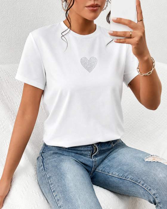 T-shirt girocollo con cuore di strass
