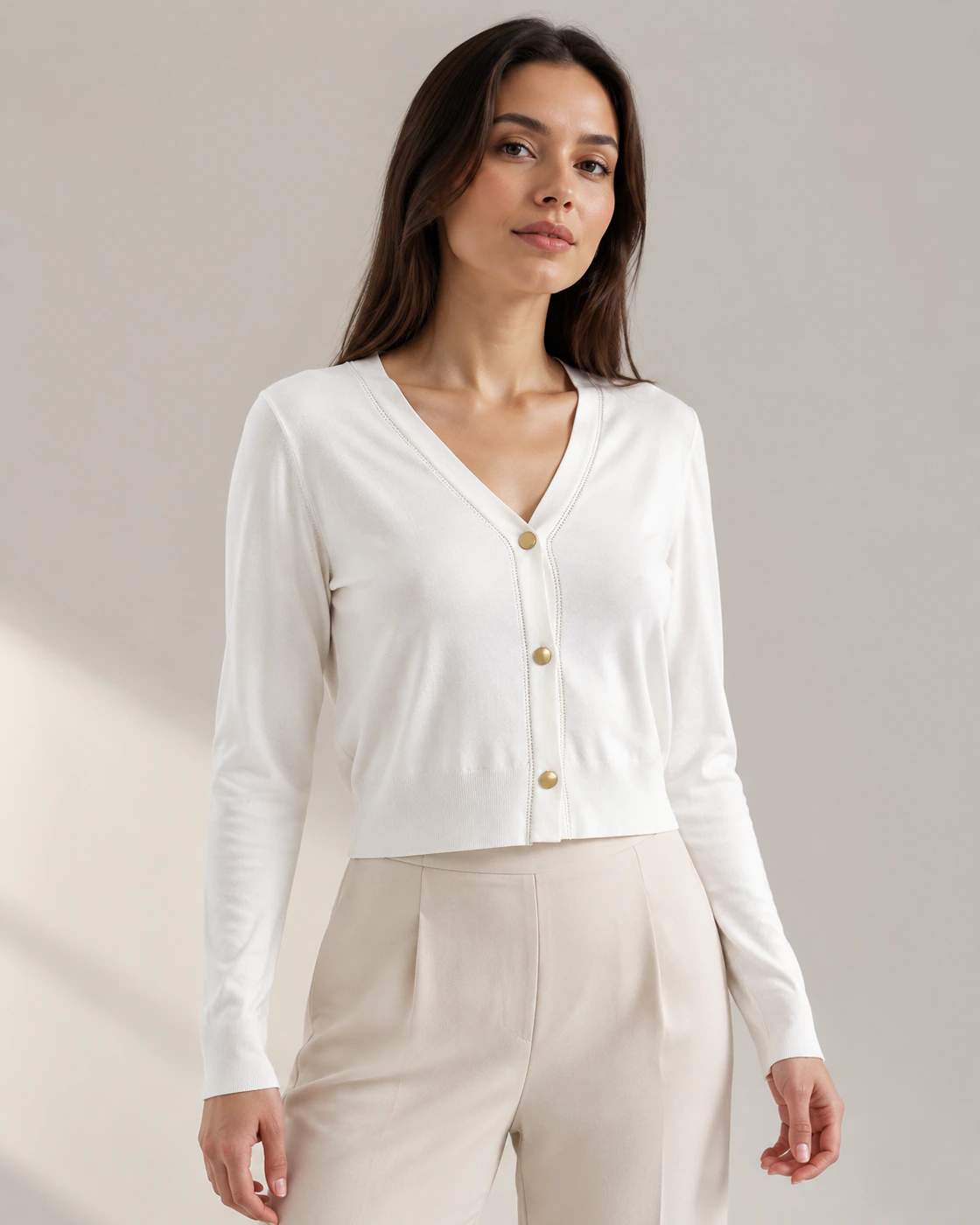 Cardigan corto con scollo a V e bottoni