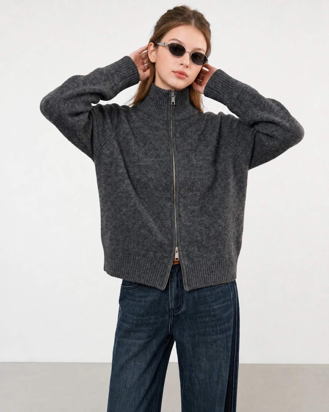 Cardigan in maglia con collo alto e zip