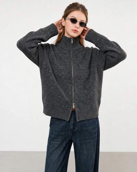 Cardigan in maglia con collo alto e zip