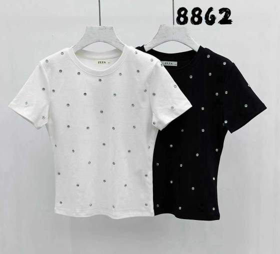 T-shirt girocollo con borchie decorative